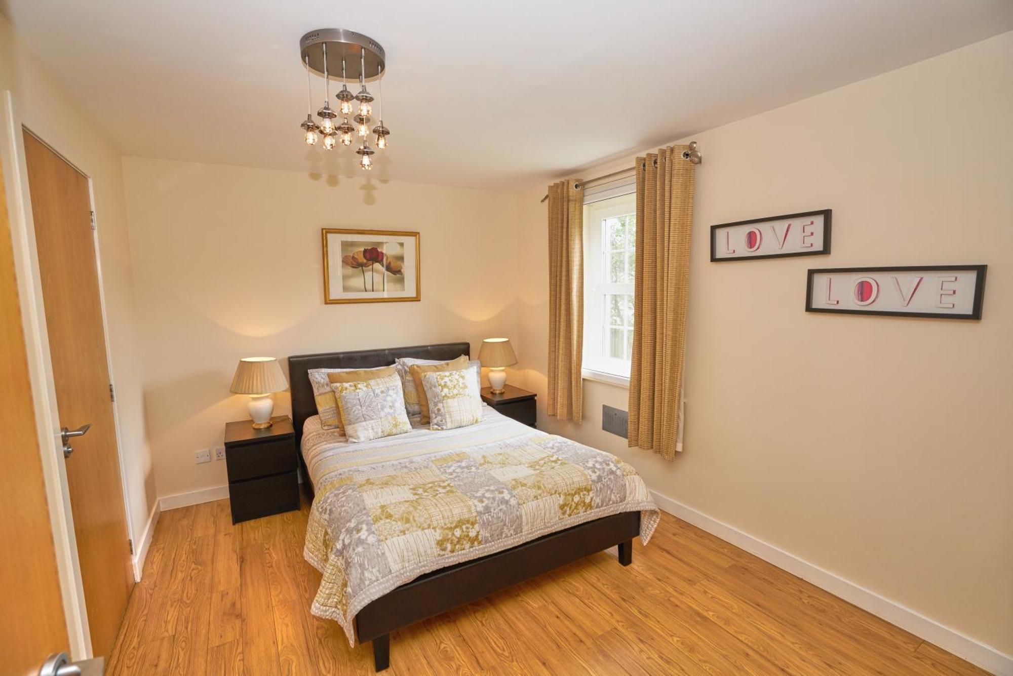 Edinburgh Pearl Apartments - Haymarket Residence — Photos 1